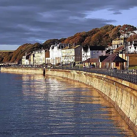 The Tidal Shack - Part Of The The Bay Filey Village With Pool, Gym And Direct Access, Pub, Restaurant, Tennis And Meadows Walks *