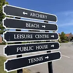The Tidal Shack - Part Of The The Bay Filey Village With Pool, Gym And Direct Access, Pub, Restaurant, Tennis And Meadows Walks Holiday home *