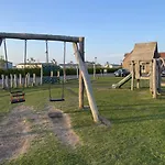 The Tidal Shack - Part Of The The Bay Filey Village With Pool, Gym And Direct Access, Pub, Restaurant, Tennis And Meadows Walks *