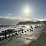 The Tidal Shack - Part Of The The Bay Filey Village With Pool, Gym And Direct Access, Pub, Restaurant, Tennis And Meadows Walks * Reighton
