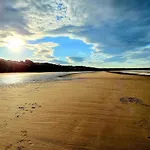 The Tidal Shack - Part Of The The Bay Filey Village With Pool, Gym And Direct Access, Pub, Restaurant, Tennis And Meadows Walks * Reighton