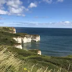 The Tidal Shack - Part Of The The Bay Filey Village With Pool, Gym And Direct Access, Pub, Restaurant, Tennis And Meadows Walks Holiday home Reighton