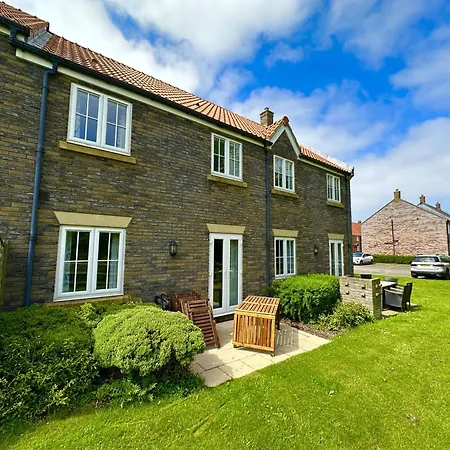 Holiday home The Tidal Shack - Part Of The The Bay Filey Village With Pool, Gym And Direct Access, Pub, Restaurant, Tennis And Meadows Walks *
